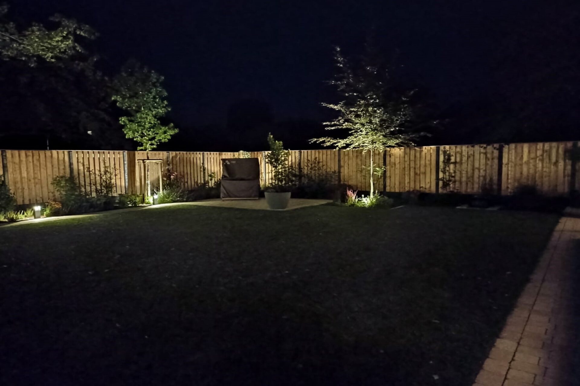 Referenzen 8 ZAUNDUNKEL